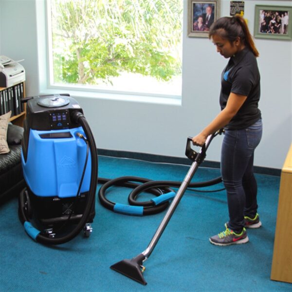 2002CS Contractor’s Special™ Heated Carpet Extractor - Image 12