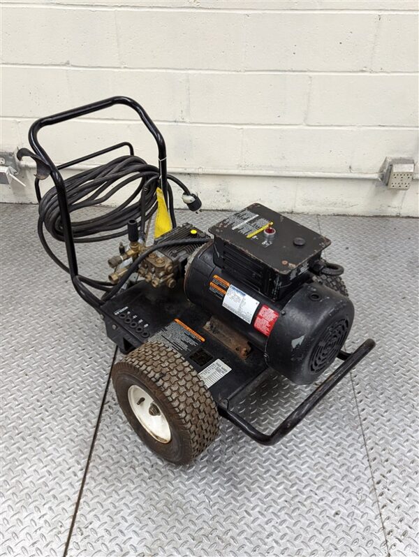 MI-T-M 2500 PSI Cold Pressure Washer *Refurbished - Image 2