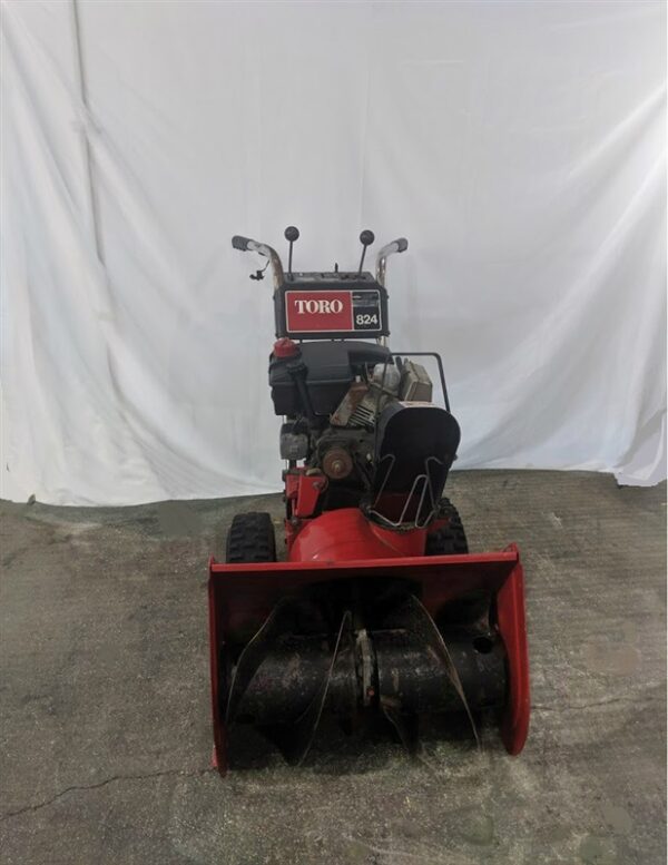 Toro 824 38080 24" Two Stage Intermediate Frame Snow Blower - Image 2